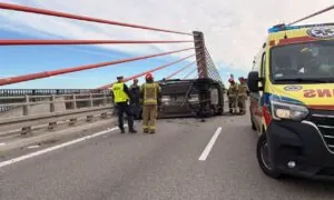 Kraksa na moście nad Wisłą. Utrudnienia na trasie Kwidzyn - Gniew (FOTO: KPP Kwidzyn)