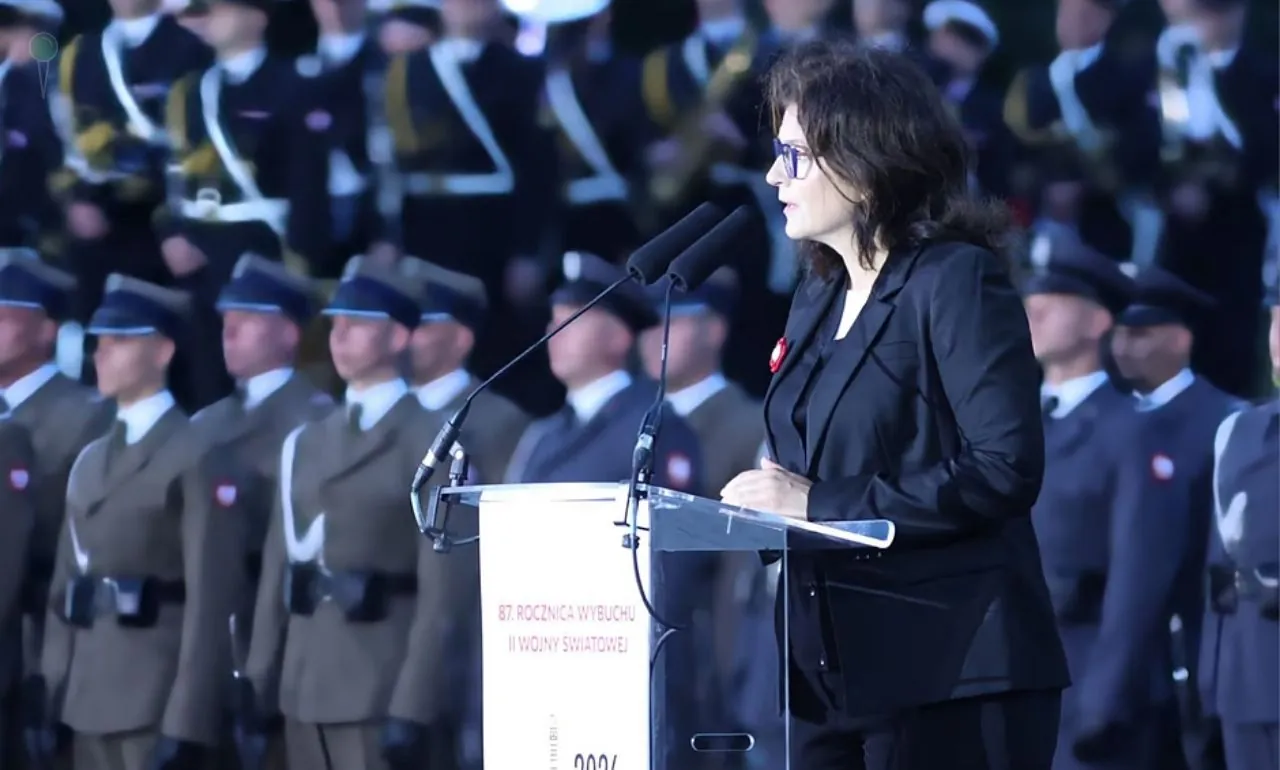 Przeanalizowaliśmy całe wystąpienie Dulkiewicz na Westerplatte. Błąd na błędzie (FOTO: Piotr Wittman/gdansk.pl)