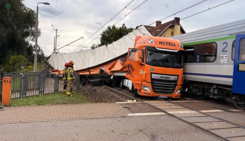 TIR na przejeździe mimo znaku 3,5 t? Nowe ustalenia po wypadku w Gdańsku-Lipcach